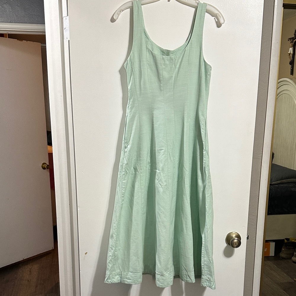 Elegant Mint Green Sleeveless Dress